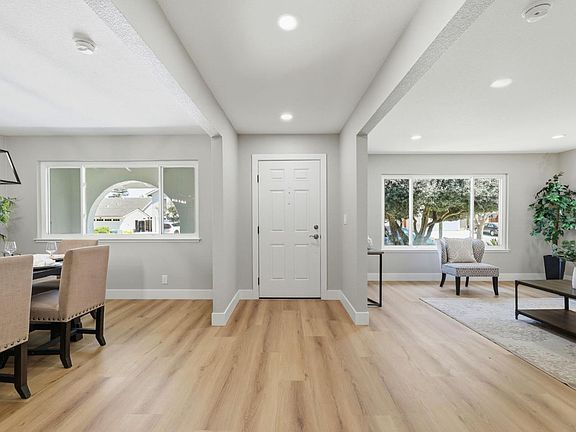 4th image of 292 Esteban Way