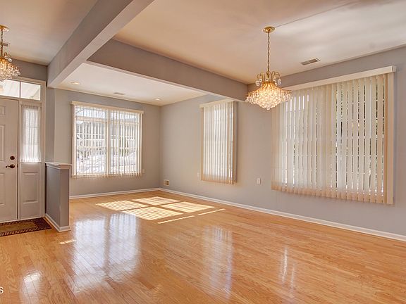 2nd image of 22 Wellington Street