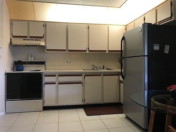 5th image of 2083 NE Collins Cir #8110