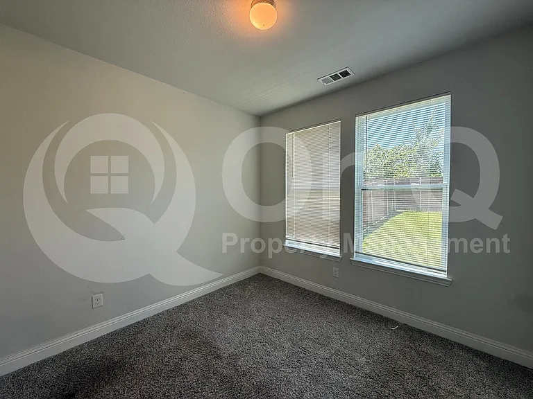 588 Hutchinson Ln — Photo 14