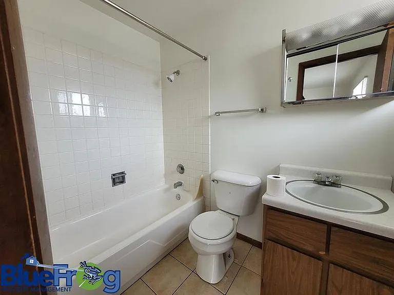 1142 E Walnut St #X — Photo 6