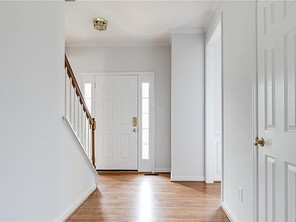 4th image of 6922 Staunton Ave