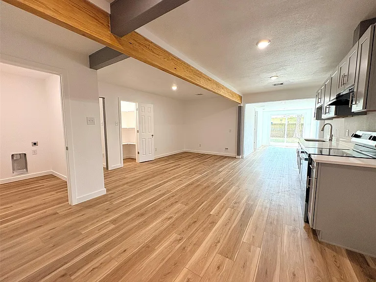 3206 Avenue K — Photo 5