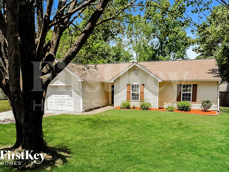 5255 Hillcrest Glenn Dr — Photo 1