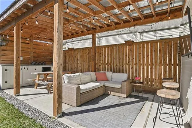 3725 Annunciation St — Photo 11