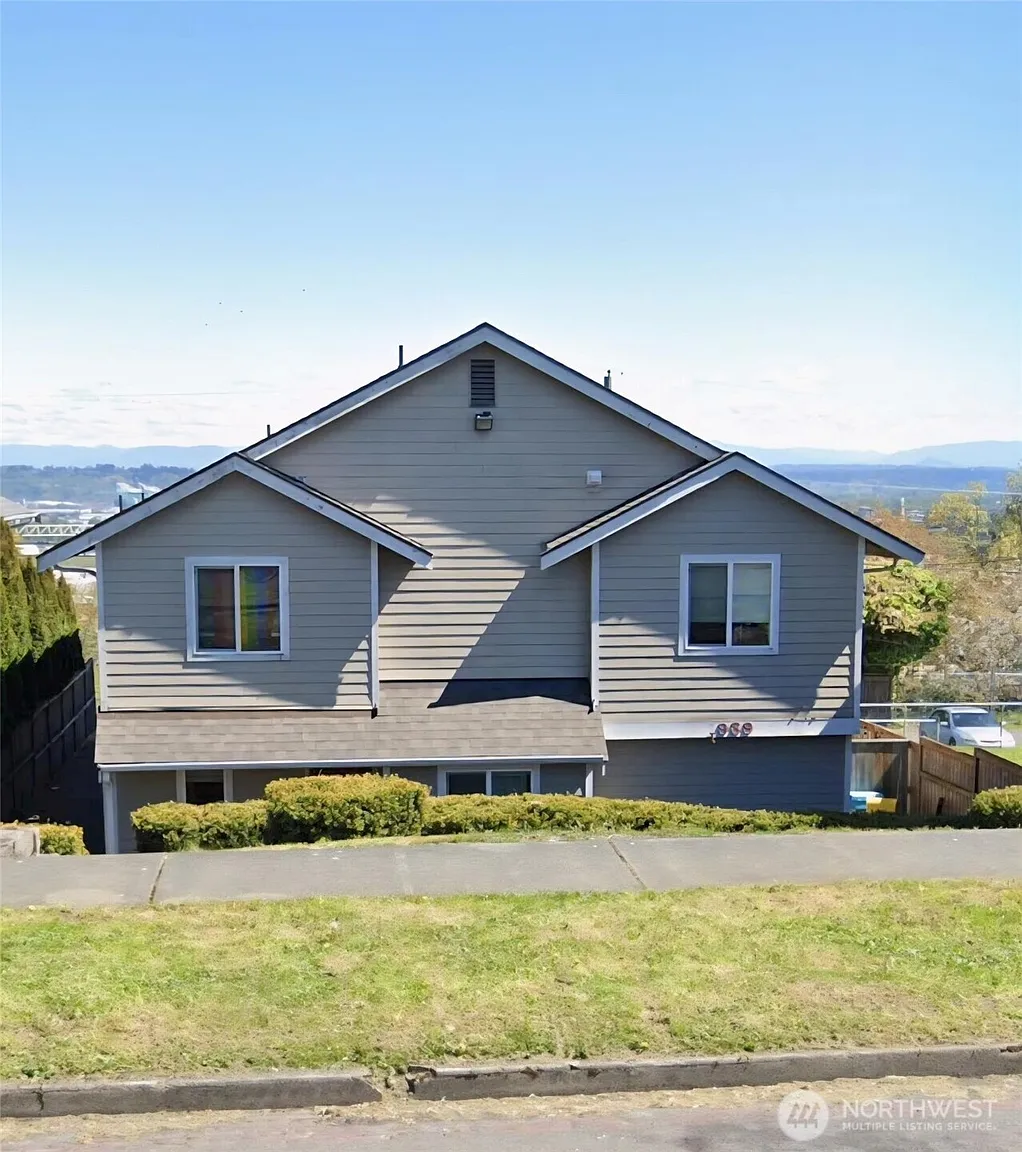 1939 S I Street #B photo 1