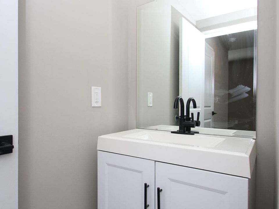 1st image of 2237 W Oxford St #1