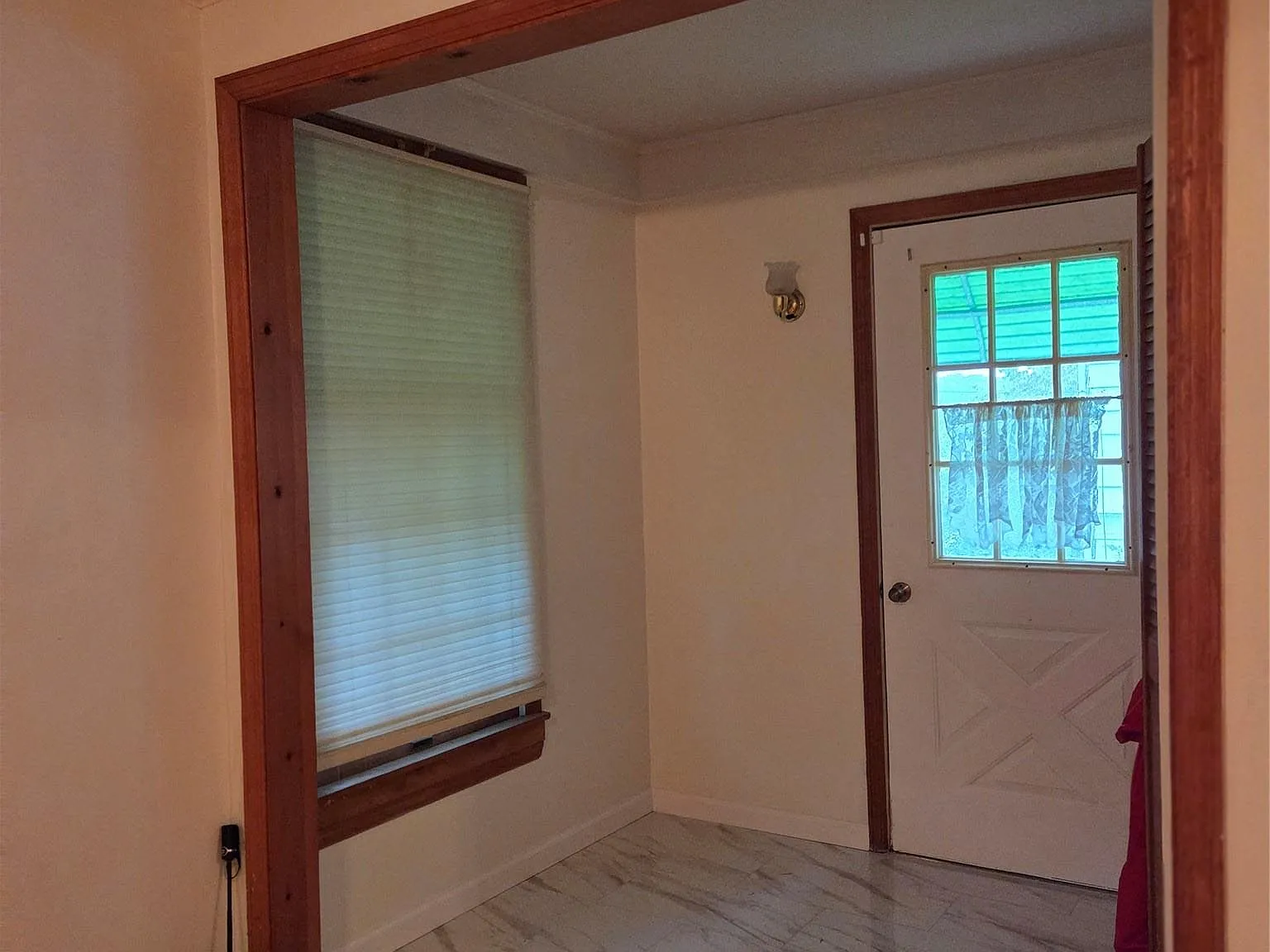 4 bed, 2.0 bath, 2020 sqft, $3,175 — Photo 3