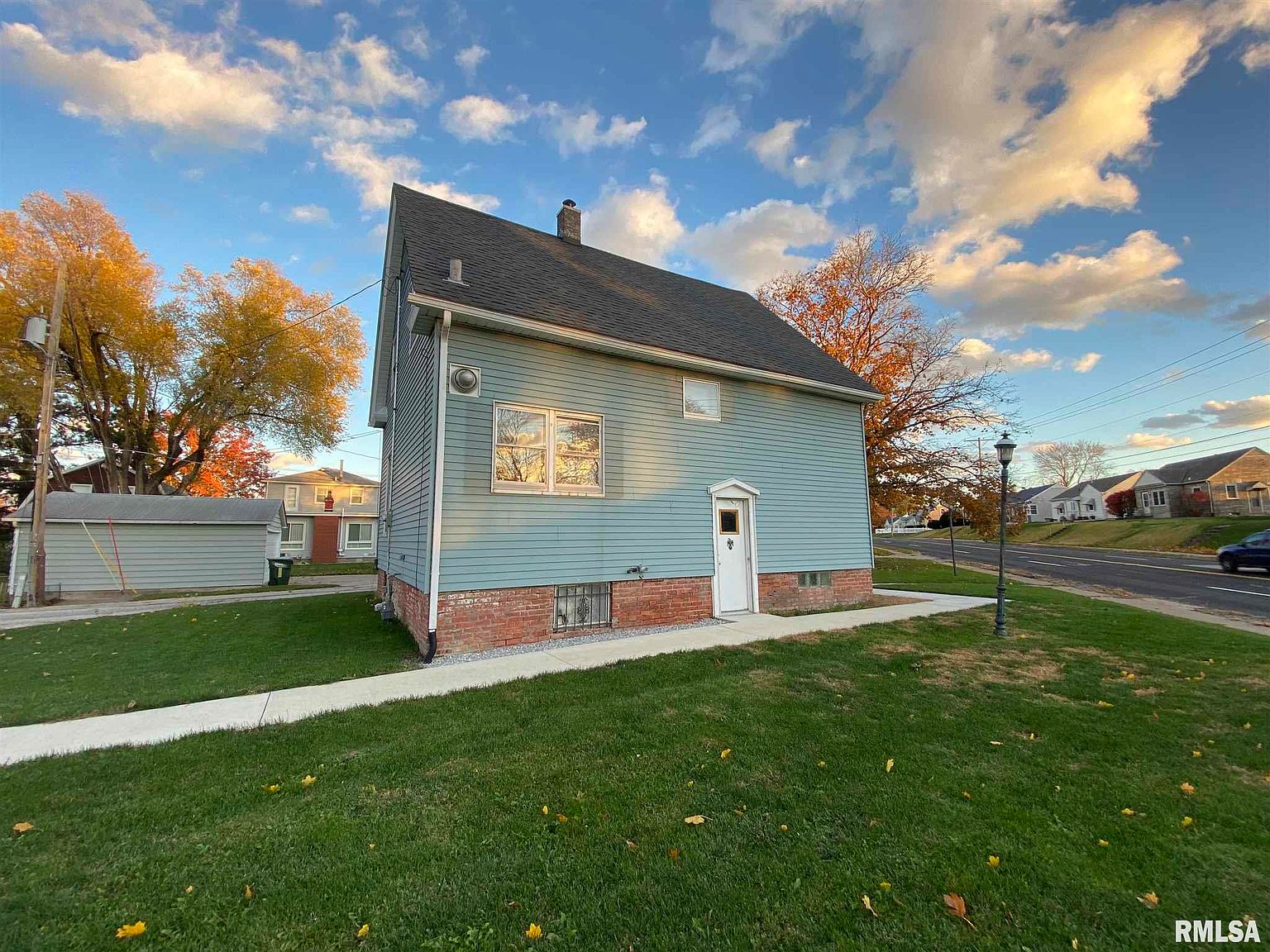 2131 Hickory Grove Rd, Davenport, IA 52804 Zillow