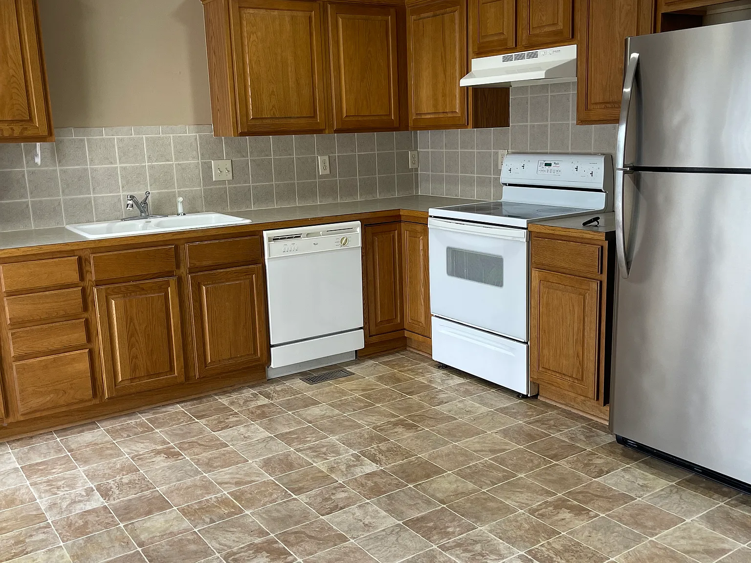 3 bed, $1,650 — Photo 3