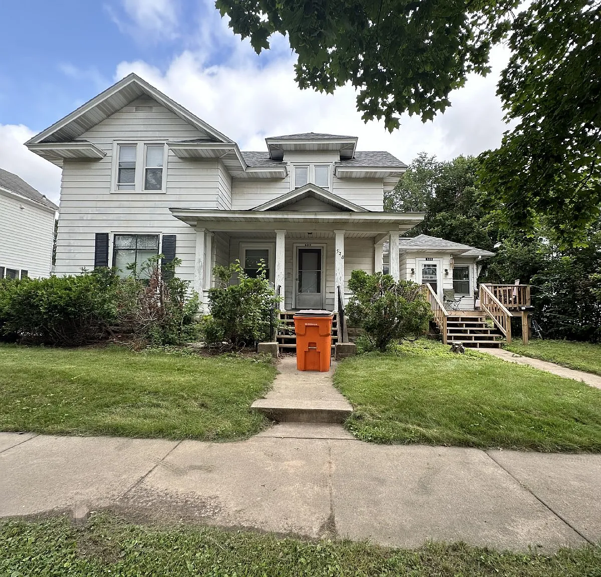 3 bed, 1.0 bath, $450 — Photo 1
