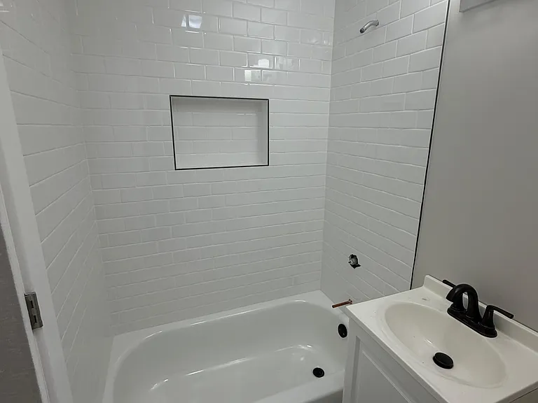 717 Clinton St #14 — Photo 6
