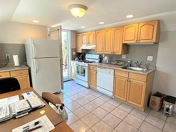 3rd image of 14-16 Hazel St #3