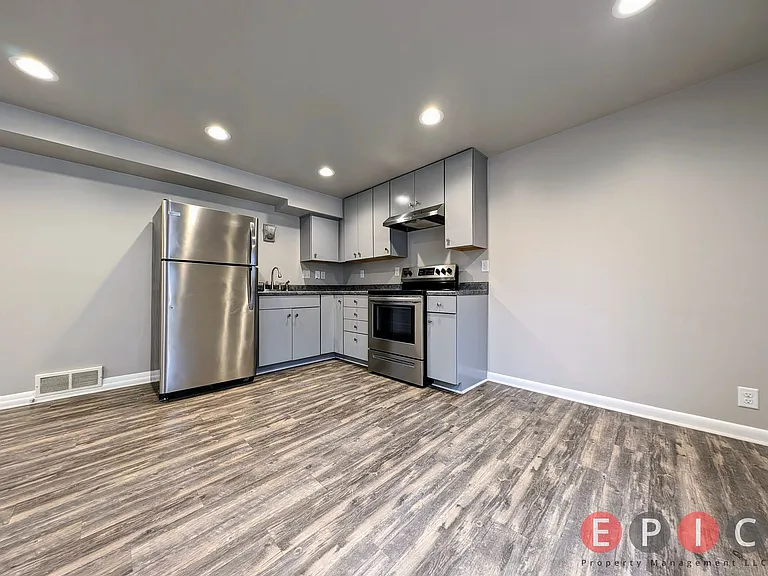 1227 E Sherman Ave #BASEMENT — Photo 2