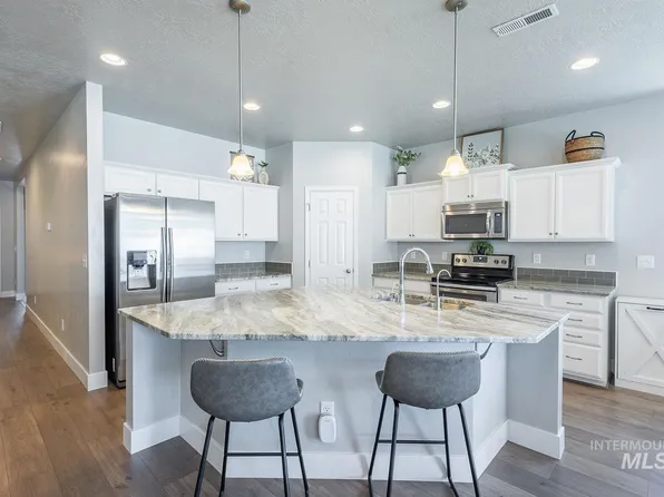 4513 S Dazzle Ave, Meridian, ID 83642