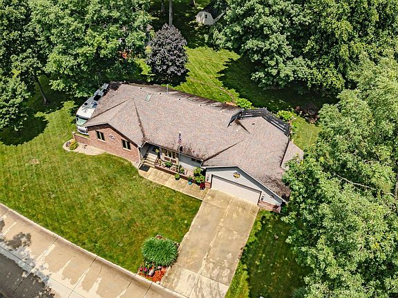4th image of 210 Sycamore Dr
