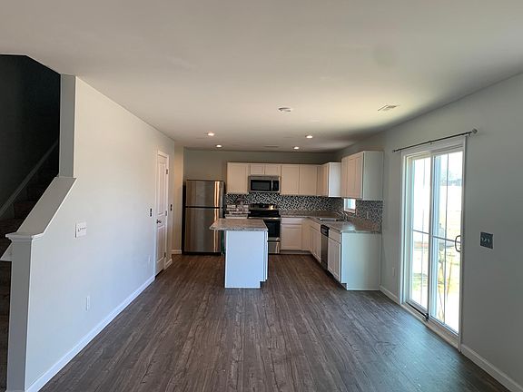 4th image of 100 Dunbartin Dr