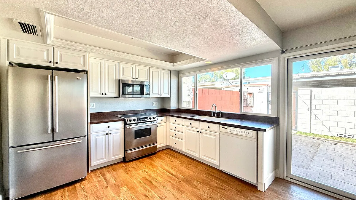 3 bed, 2.5 bath, 1608 sqft, $2,699 — Photo 3
