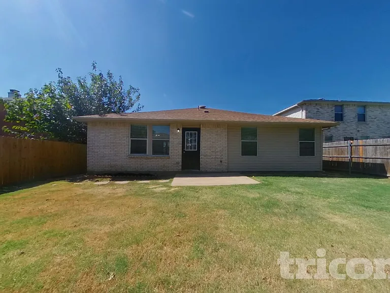 3916 Golden Horn Ln — Photo 13