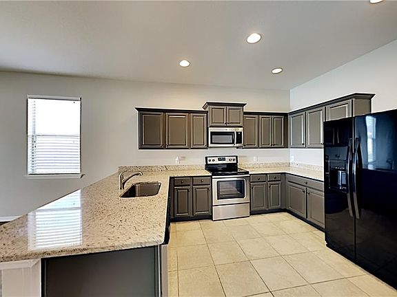 4th image of 327 Highland Meadows Ave