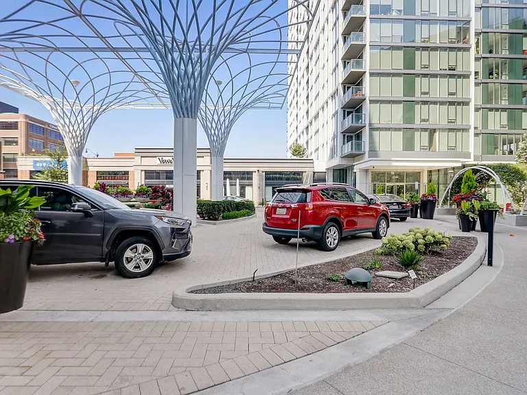 The Apartments at Lincoln Common — Photo 48