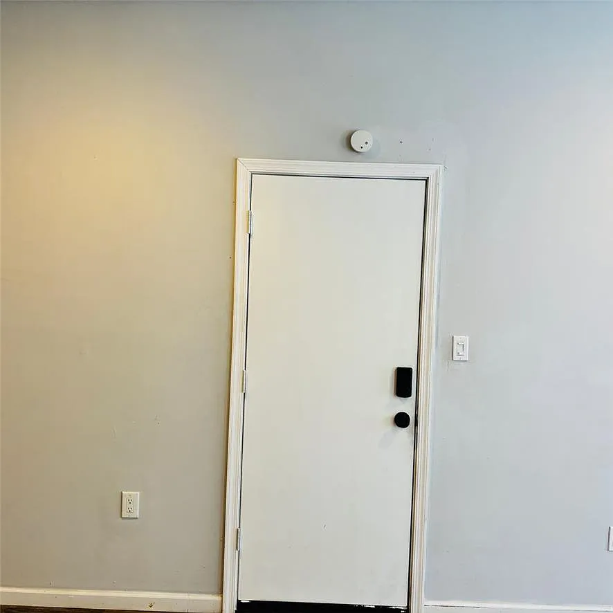 1 bed, 1.0 bath, 333 sqft, $1,025 — Photo 2