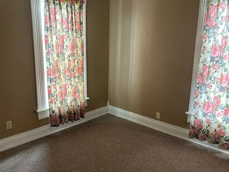 138 N Madison Rd — Photo 5