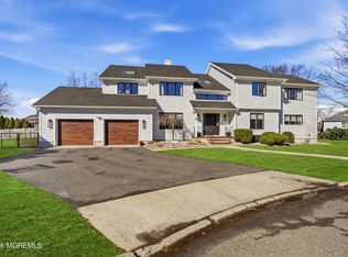 8 Jackson Ct, Monmouth Beach, NJ 07750