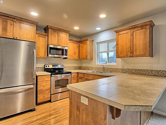 4th image of 1905 NE 77th Pl