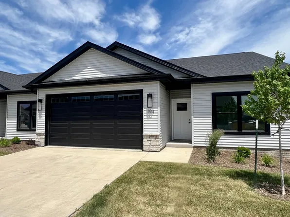 1875 Redbud Cir #103, Eldridge, IA 52748