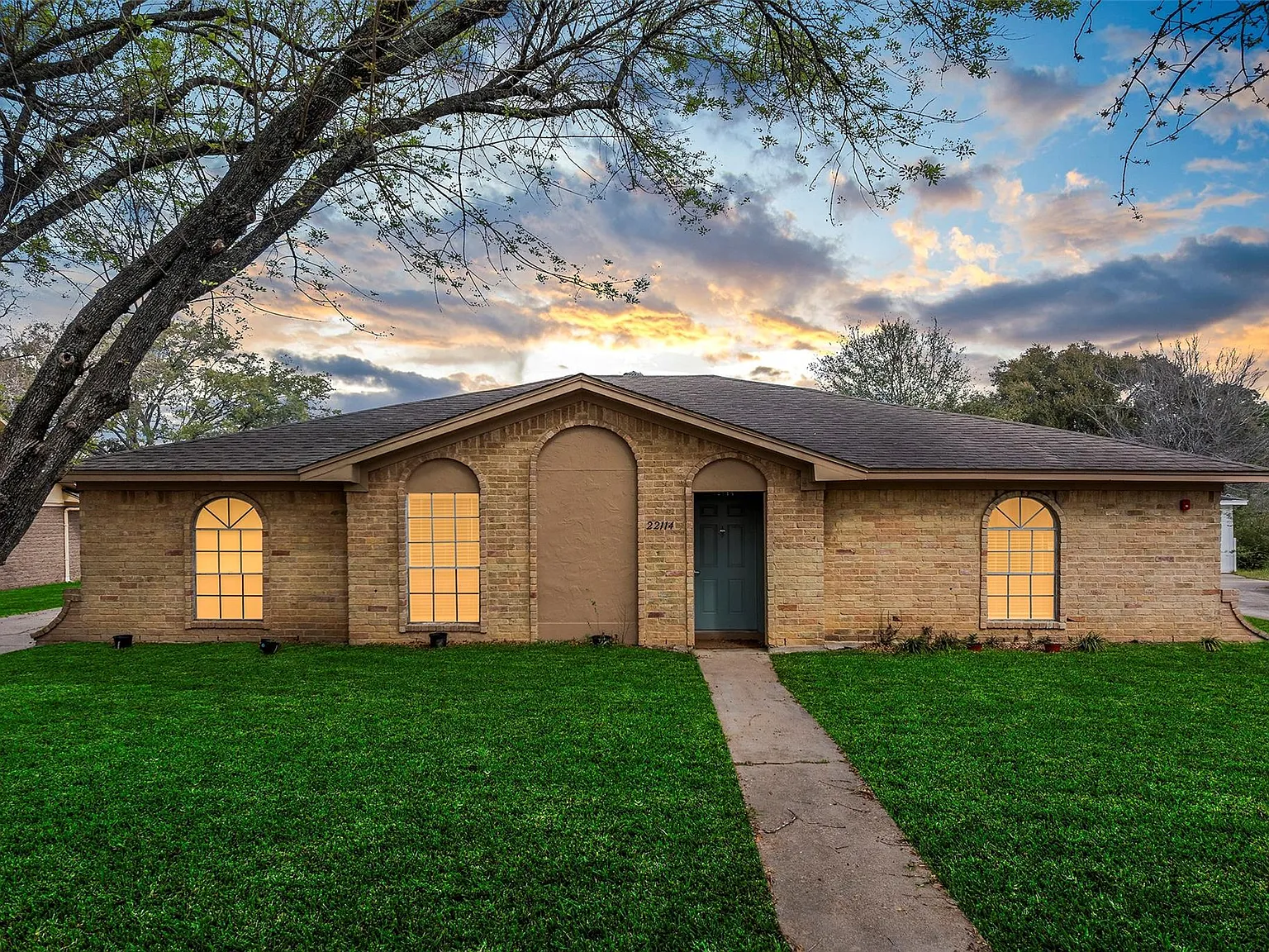 4 bed, 2.0 bath, 2166 sqft, $2,450 — Photo 1