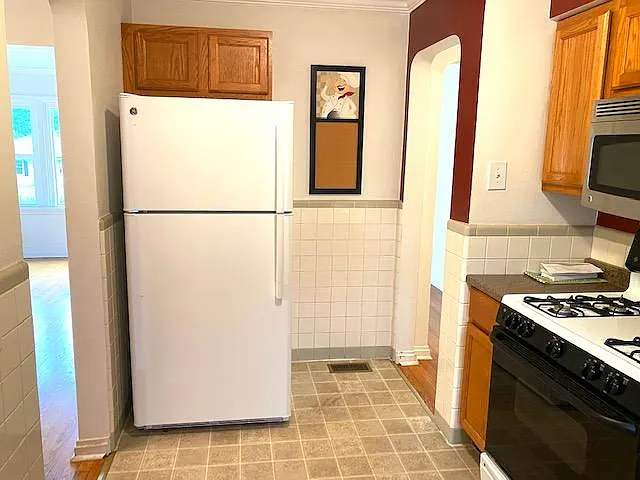 427 E Elliott Ave — Photo 6