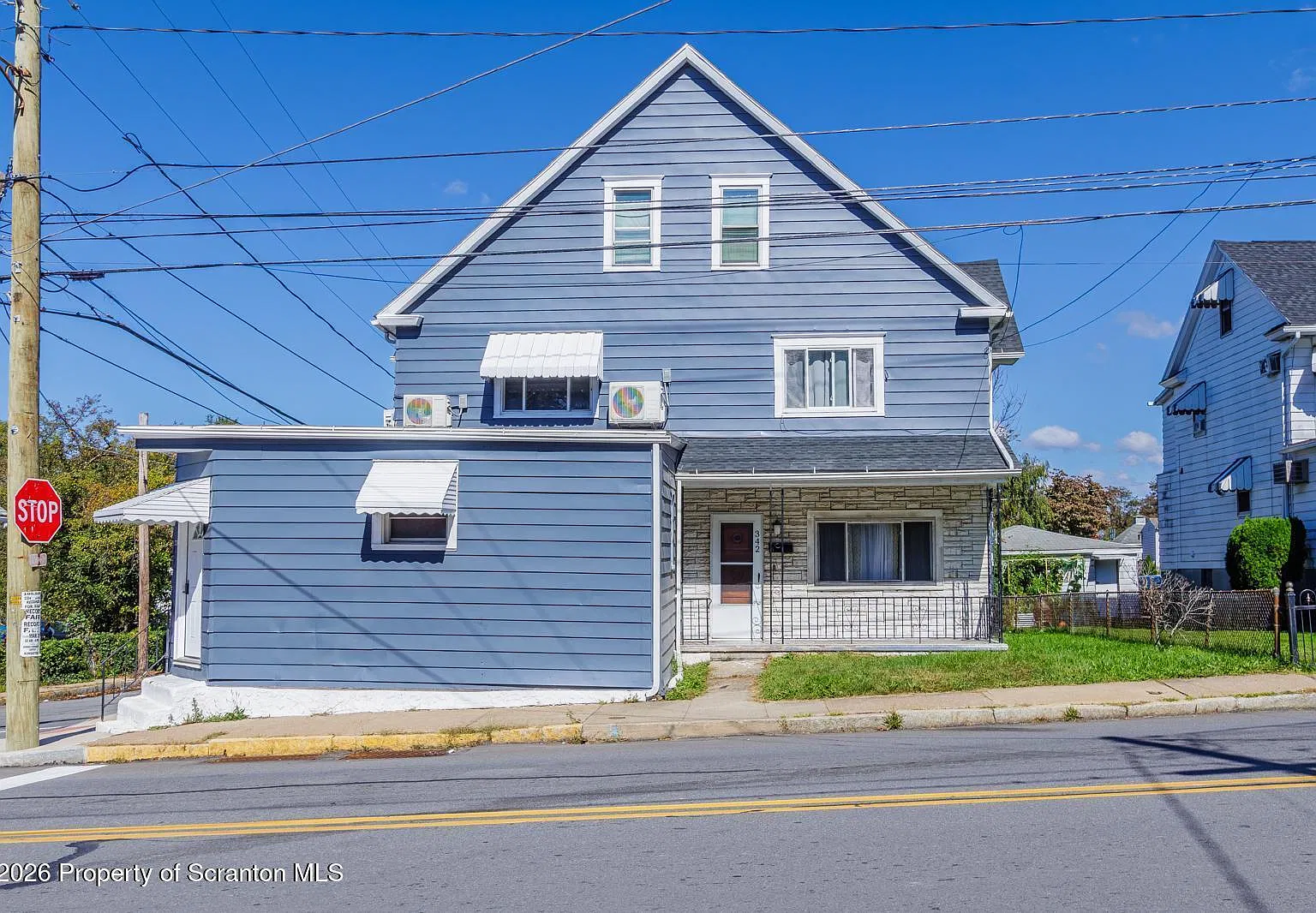 4 bed, 2.5 bath, 2000 sqft, $2,300 — Photo 1
