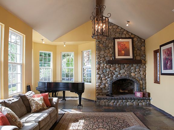 2nd image of 3309 Woodleigh Ln