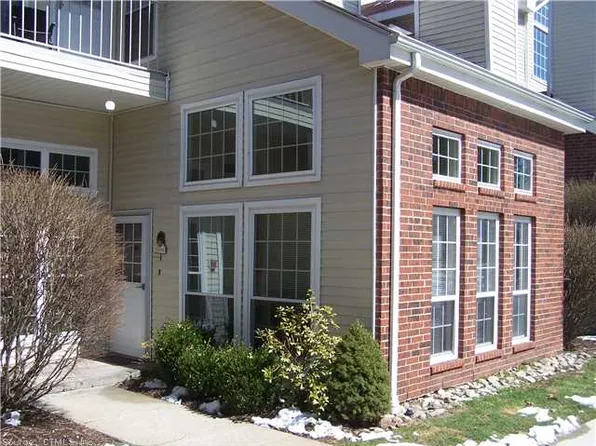 45 Carriage Crossing Ln, Middletown, CT 06457