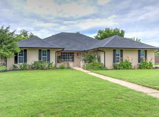 11201 Folkstone Dr, Yukon, OK 73099
