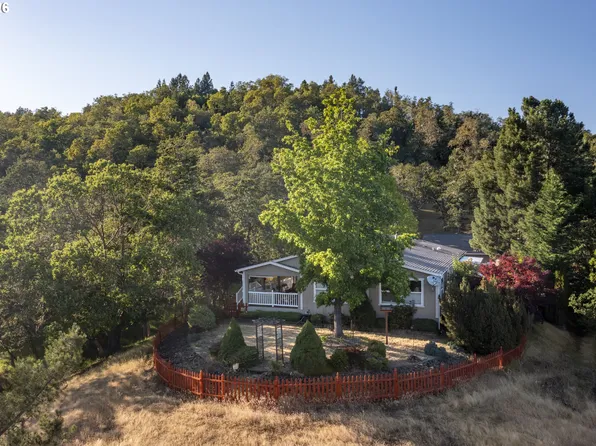 1525 Braunda Dr, Roseburg, OR 97471