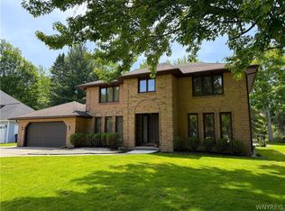 195 Randwood Dr, Getzville, NY 14068