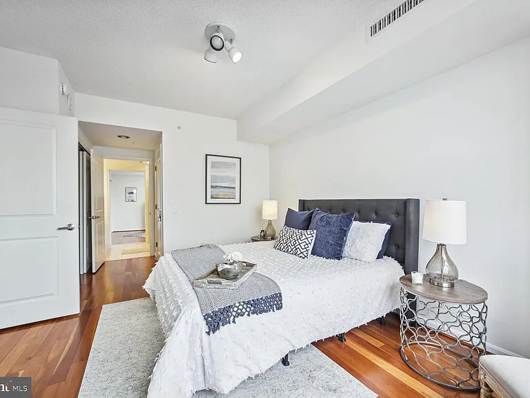 930 Wayne Ave #1205 — Photo 22