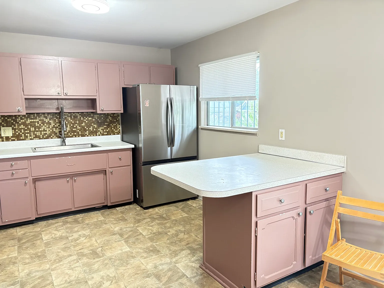 5 bed, 1988 sqft, $1,600 — Photo 4