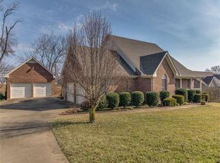 4261 N Woodstock Dr, Clarksville, TN 37040