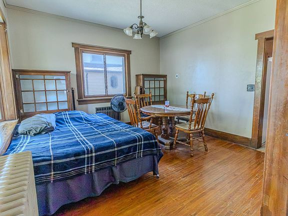 5th image of 207 Park St