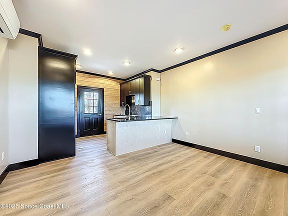 5th image of 46700 Middle Rd