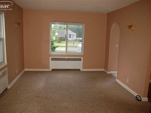 4th image of 2233 Russell St
