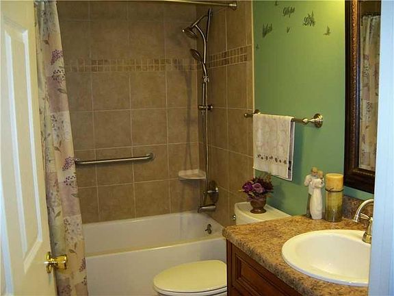 5th image of 417 Lincolnshire Dr