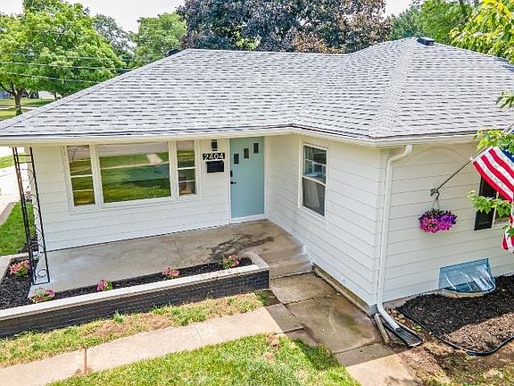 4th image of 2404 Colorado Ave
