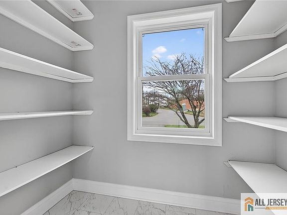 4th image of 19 Utica Rd