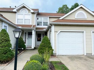 1202 Pinecrest Pl #5-D, Willoughby, OH 44094