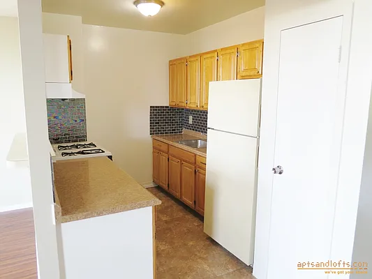 Rented by aptsandlofts.com | media 15