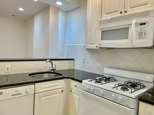 Rented by CitySites Real Estate Group | media 17